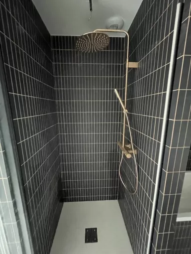 Pose de joint dans une salle de bain à Dax pour une bonne étanchéité., Dax, Delmon Daniel
