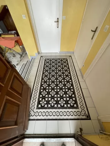 Rénovation en carrelage d'une entrée à Yzosse.