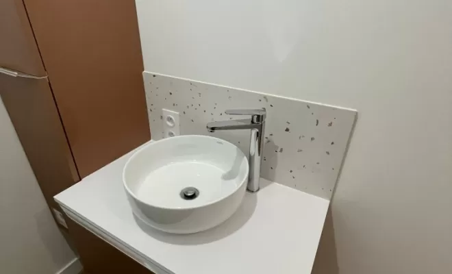 Pose d'une crédence en faïence dans une cuisine et salle de bain à Vieux Boucau.
