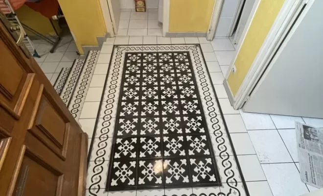 Rénovation en carrelage d'une entrée à Yzosse.