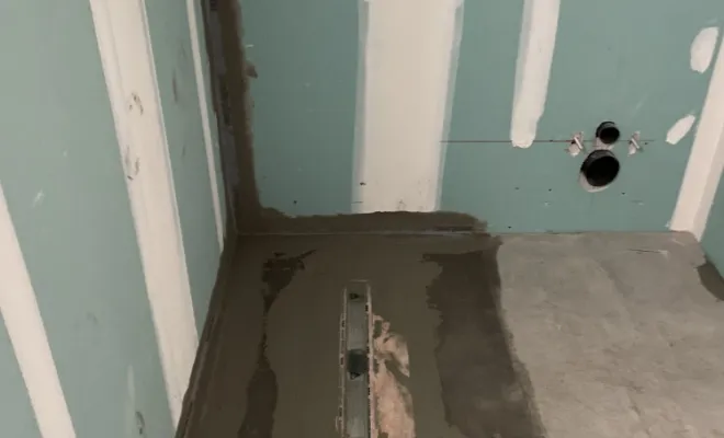 Maçonnage d'un bac à douche à l'italienne.