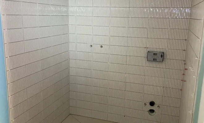 Maçonnage d'un bac à douche à l'italienne.