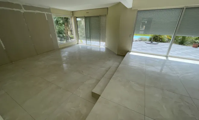 Réalisation d'un ragréage à Rivière.