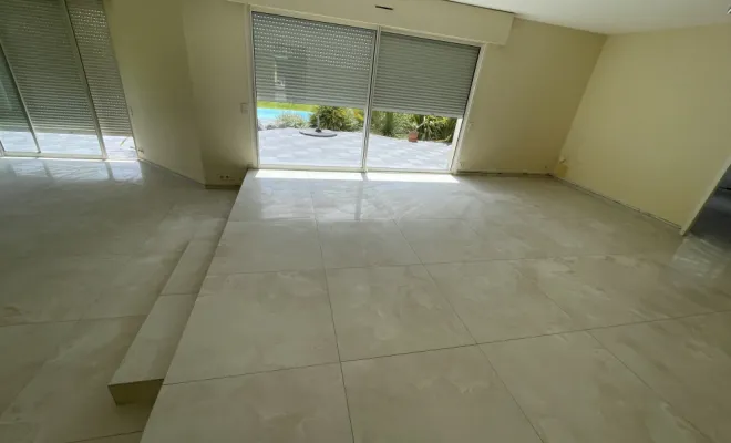 Réalisation d'un ragréage à Rivière.