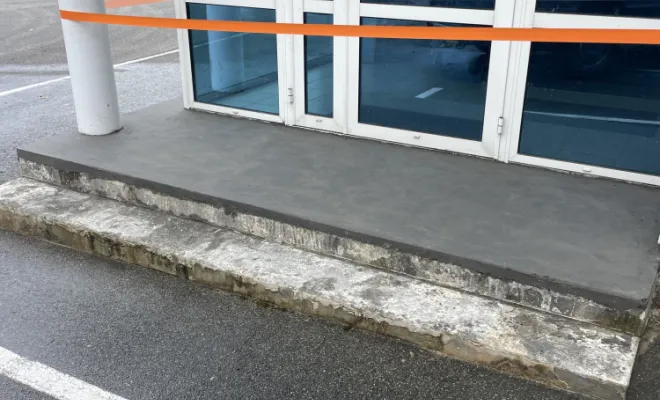 Réfection d'un seuil en carrelage à Amou.